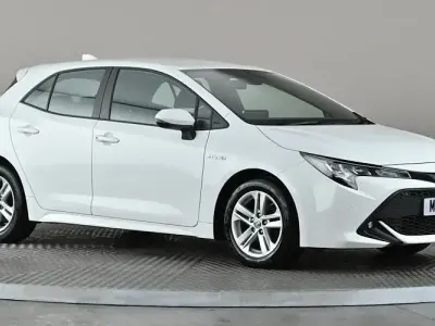 Used Toyota Corolla 122 HP (89 kW) 2021 White Hatchback