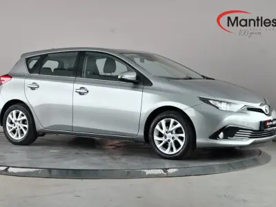 Usado Toyota Auris 116 HP (85 kW) 2018 Cinzento Citadino