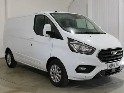 Used Ford Transit Custom Limited 170 HP (125 kW) 2019 White Van