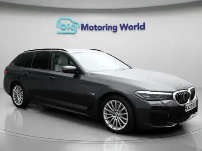 Begagnad BMW 530e M Sport 292 HK (214 kW) 2023 Grå Kombi