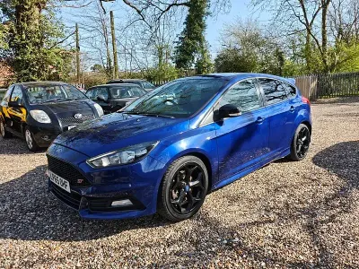 Used Ford Focus ST 280 HP (205 kW) 2016 Blue Hatchback