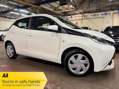 Used Toyota Aygo X-play 69 HP (50 kW) 2017 White Hatchback