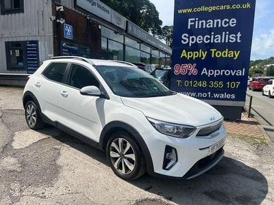 White Used 2022 Kia Stonic SUV | £12,995 (Fair price)