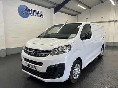 Second-hand Vauxhall Vivaro Sportive 100 CP (73 kW) 2022 Alb Monovolum