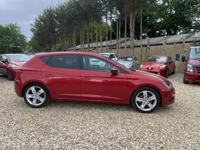 Begagnad Seat Leon FR 2019 Röd Halvkombi