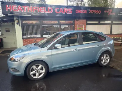Begagnad Ford Focus Zetec 110 HK (80 kW) 2010 Blå Halvkombi