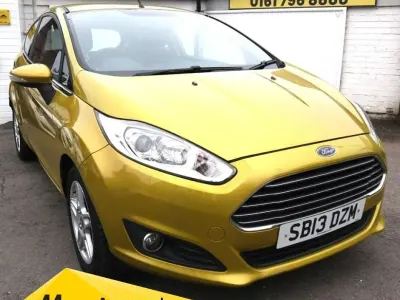 Usado Ford Fiesta Zetec 2013 Amarillo Utilitario
