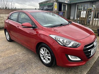 Used Hyundai i30 SE 110 HP (80 kW) 2016 Red Hatchback