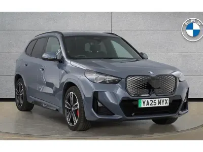 Begagnad BMW iX1 M Sport 150 kW (204 HK) 2025 Grå SUV