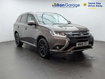 Begagnad Mitsubishi Outlander P-HEV 2018 Brun SUV