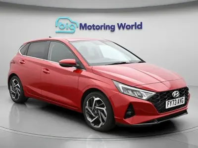 Używany Hyundai i20 Premium 100 KM (73 kW) 2023 Czerwony Hatchback