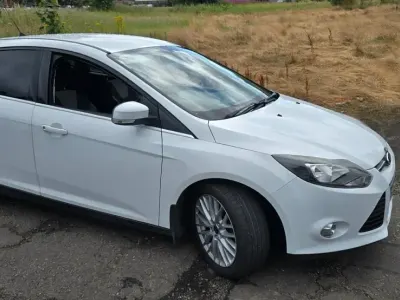 Used Ford Focus Zetec 2014 White Hatchback