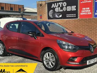 Used Renault Clio Play 75 HP (55 kW) 2017 Red Hatchback