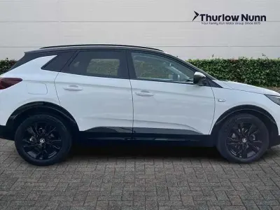Begagnad Vauxhall Grandland X GS Line 130 HK (95 kW) 2022 Vit SUV