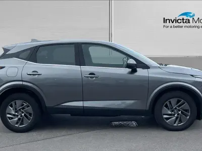 Używany Nissan Qashqai Acenta Premium 140 KM (102 kW) 2023 Szary SUV