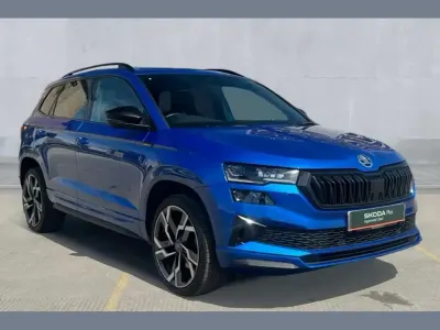 Begagnad Skoda Karoq SportLine 150 HK (110 kW) 2025 Blå SUV