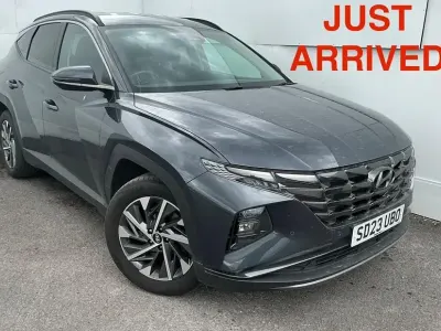 Käytetty Hyundai Tucson Premium 150 HP (110 kW) 2023 Harmaa Katumaasturi