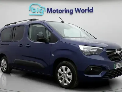 Used Vauxhall Combo Design Edition 100 kW (136 HP) 2023 Blue MPV