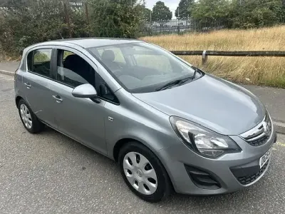 Used Vauxhall Corsa Design Edition 100 HP (73 kW) 2014 Silver Hatchback
