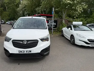 Używany Vauxhall Combo 100 KM (73 kW) 2021 Biały Minivan