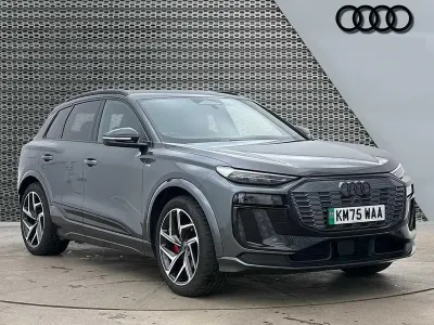 Usado Audi e-tron Performance 225 kW (306 CV) 2025 Gris SUV