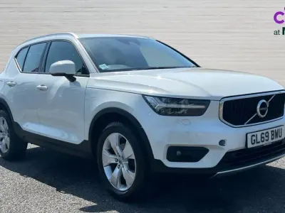Used Volvo XC40 Momentum 150 HP (110 kW) 2019 White SUV