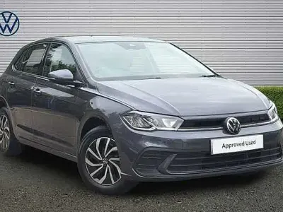 Begagnad VW Polo Life 95 HK (69 kW) 2023 Grå Halvkombi