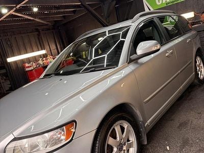 Usado Volvo V50 109 CV (80 kW) 2010 Plateado Familiar