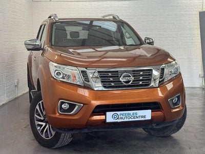 Used Nissan Navara Tekna 190 HP (139 kW) 2019 Yellow Pickup