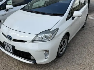 Used Toyota Prius 140 HP (102 kW) 2015 White Hatchback