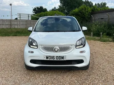Used Smart ForFour 90 HP (66 kW) 2016 White Hatchback