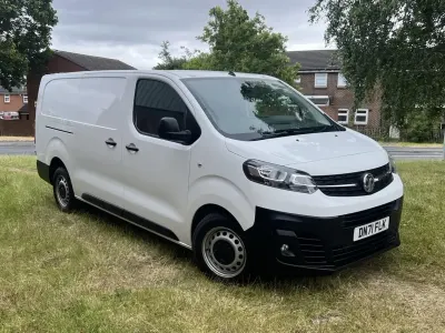 Used Vauxhall Vivaro 100 HP (73 kW) 2021 White MPV