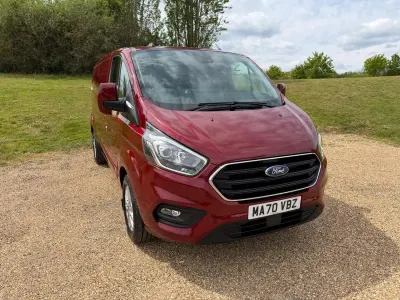 Used Ford Transit Custom Limited 130 HP (95 kW) 2020 Red Van