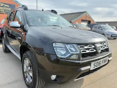 Usado Dacia Duster Lauréate 125 CV (91 kW) 2016 Negro SUV