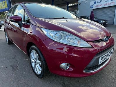 Usado Ford Fiesta Zetec 82 HP (60 kW) 2009 Vermelho Citadino