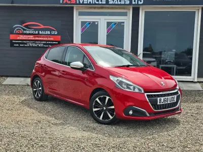 Used Peugeot 208 S 82 HP (60 kW) 2018 Red Hatchback