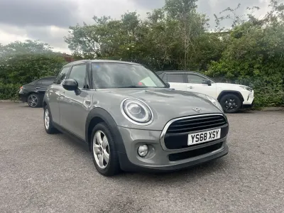 Używany Mini Cooper Classic 2018 Szary Hatchback