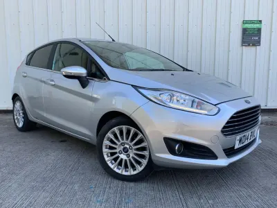 Usado Ford Fiesta Titanium 2014 Prateado Citadino