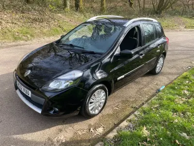 Used Renault Clio Expression+ 88 HP (64 kW) 2012 Black Estate