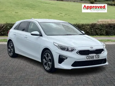 Usado Kia Ceed 114 HP (83 kW) 2018 Branco Citadino