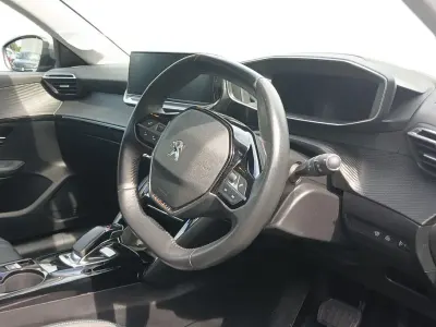 Used Peugeot e-2008 Active+ 100 kW (136 HP) 2023 Orange SUV