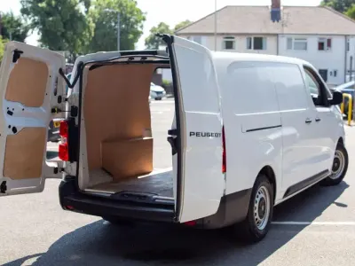 Used Peugeot e-Expert 98 kW (134 HP) 2025 White Van