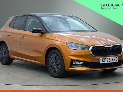 Usado Skoda Fabia Design Edition 85 CV (62 kW) 2025 Naranja Utilitario