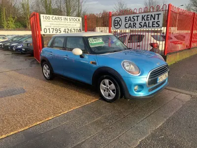 Usado Mini Cooper D Hatch 116 HP (85 kW) 2017 Azul Citadino