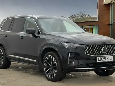 Usado Volvo XC90 Ultra 455 HP (334 kW) 2025 Preto SUV