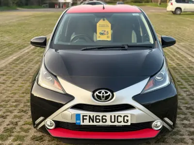 Gebraucht Toyota Aygo x-press 69 PS (50 kW) 2016 Schwarz Kleinwagen