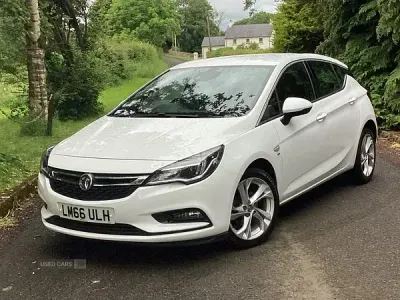 Used Vauxhall Astra SRi 2017 White Hatchback