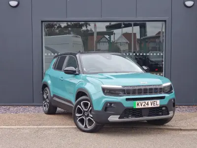 Begagnad Jeep Avenger Altitude 114 kW (156 HK) 2024 Blå SUV