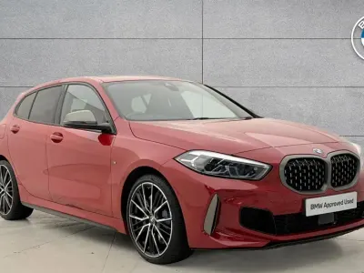 Käytetty BMW M135 Comfort Edition 306 HP (225 kW) 2021 Punainen Viistoperä
