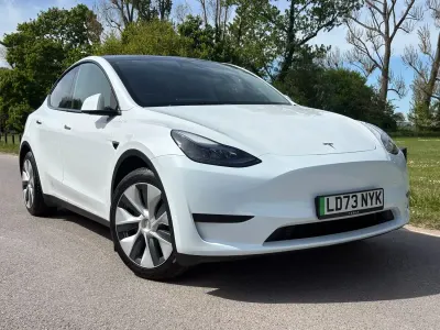 Używany Tesla Model Y RWD 219 kW (299 KM) 2023 Biały SUV